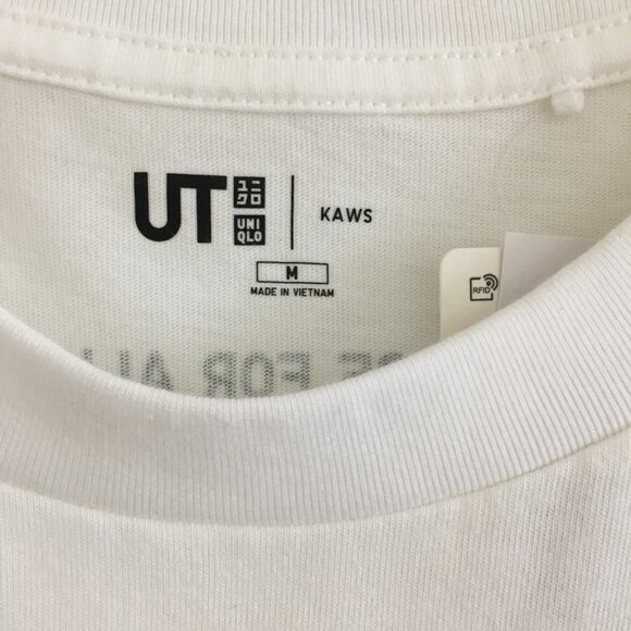 KAWS x Uniqlo UT Collection 2023 Globe Graphic T-Shirt Medium Unisex - Picture 3 of 11